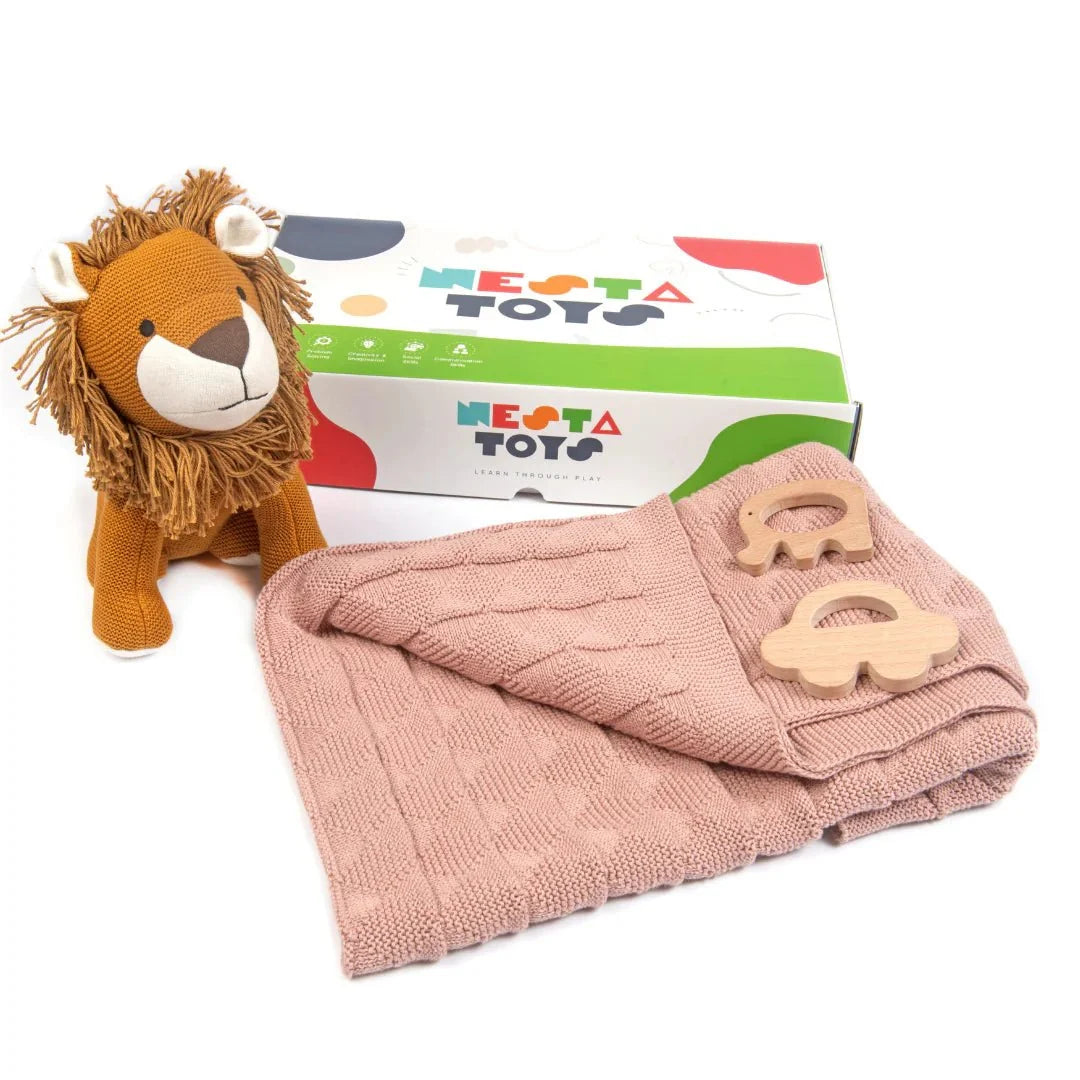 Newborn Gift Set – Swaddle, Lion Plush Toy & Wooden Teethers