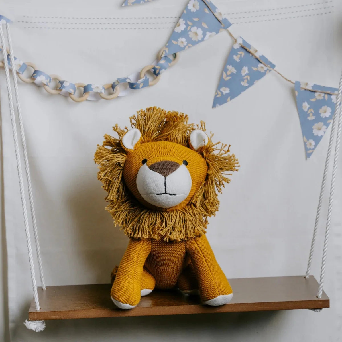 Newborn Gift Set – Swaddle, Lion Plush Toy & Wooden Teethers